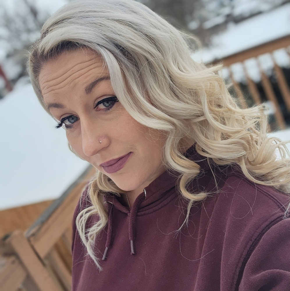 Meet your Posher, Cassandra